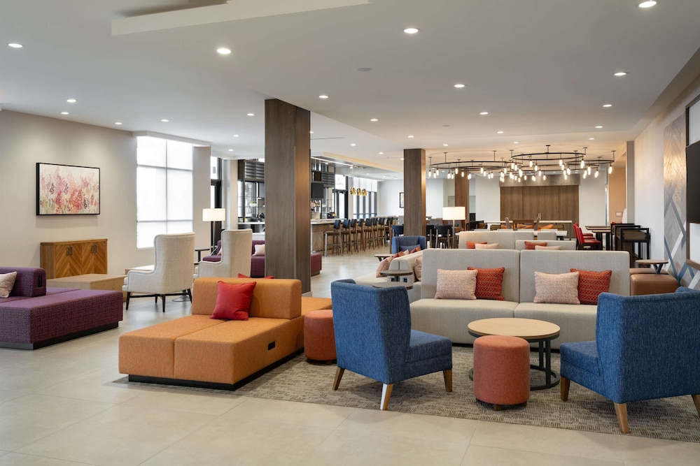 Hilton Garden Inn Visalia - photo 3