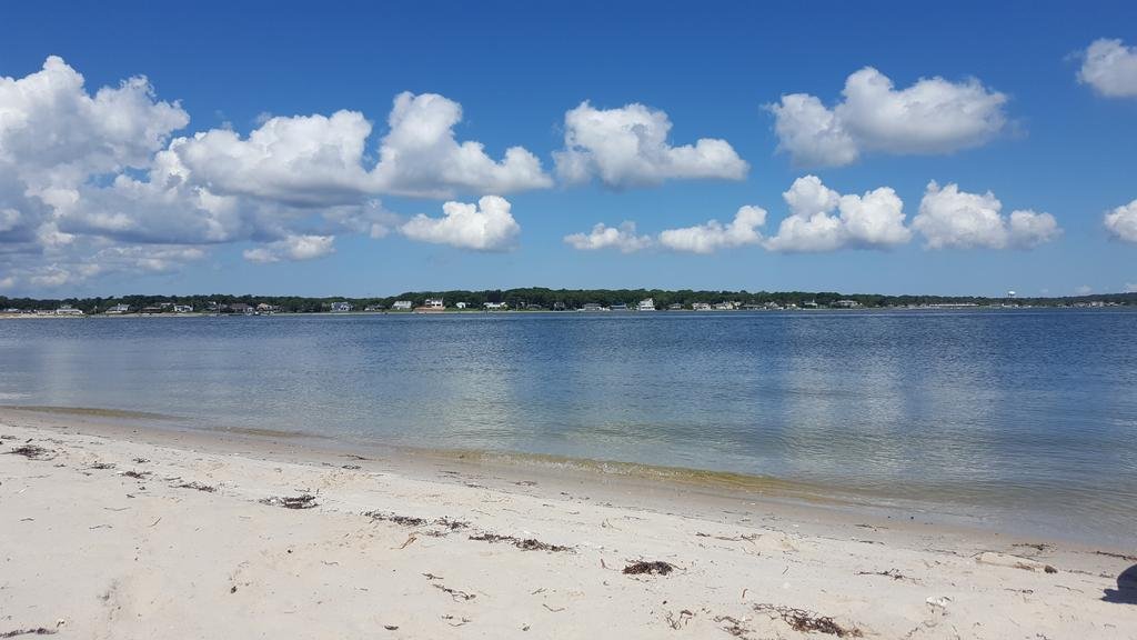 Colonial Shores Resort - carbon neutral hotel in Hampton Bays