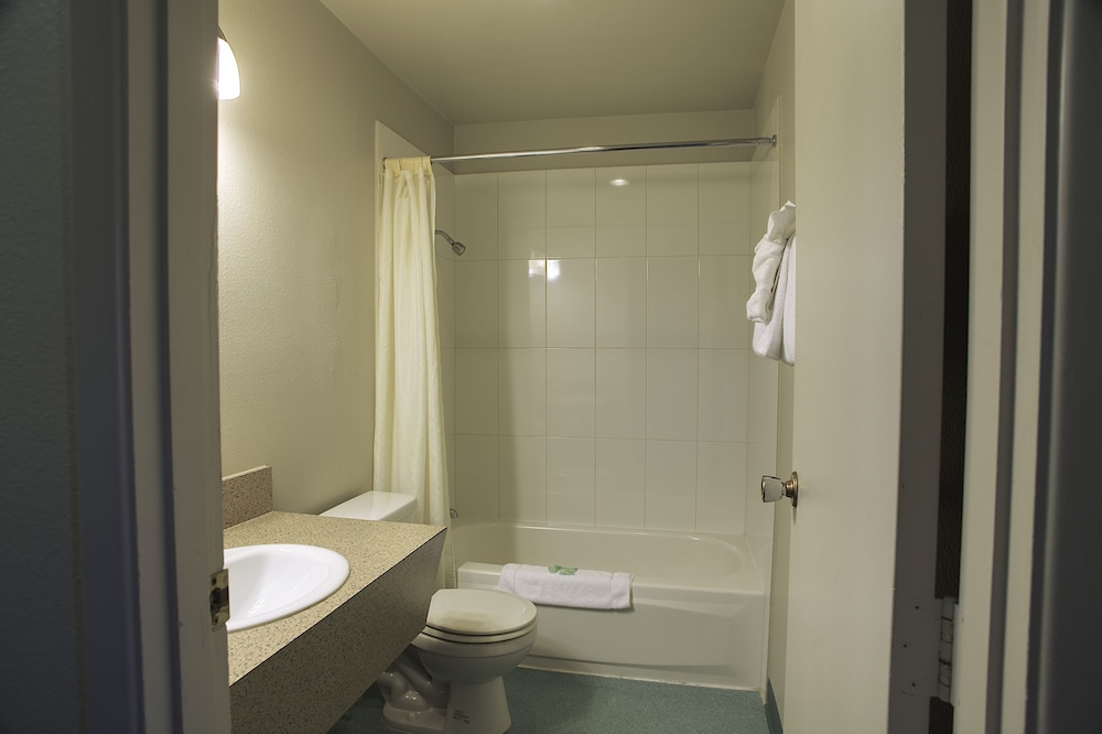 Aladdin Inn & Suites - photo 21