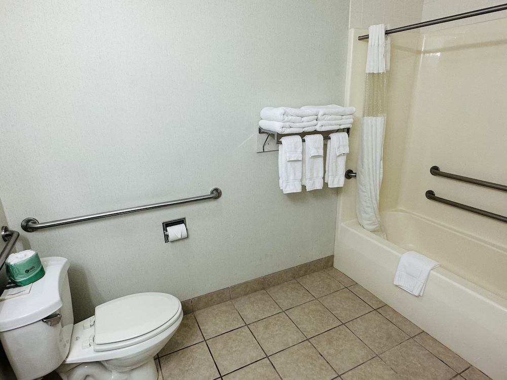 Timberland Inn & Suites - photo 79
