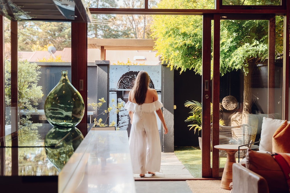 Sticky Rice Villas — 4-Star Luxury Hotel in Stirling, Australia