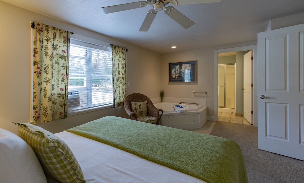 Edgewater Resort - photo 26