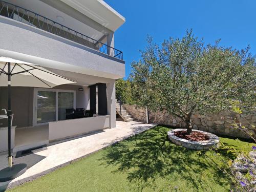 Olive Tree Apartment Zečevo — 4-Star Luxury Hotel in Rogoznica, Croatia