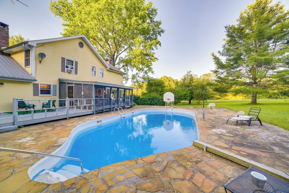 Dayton Home with Pool and Deck on 37 Private Acres — 4-Star Luxury Hotel in Dayton, United States