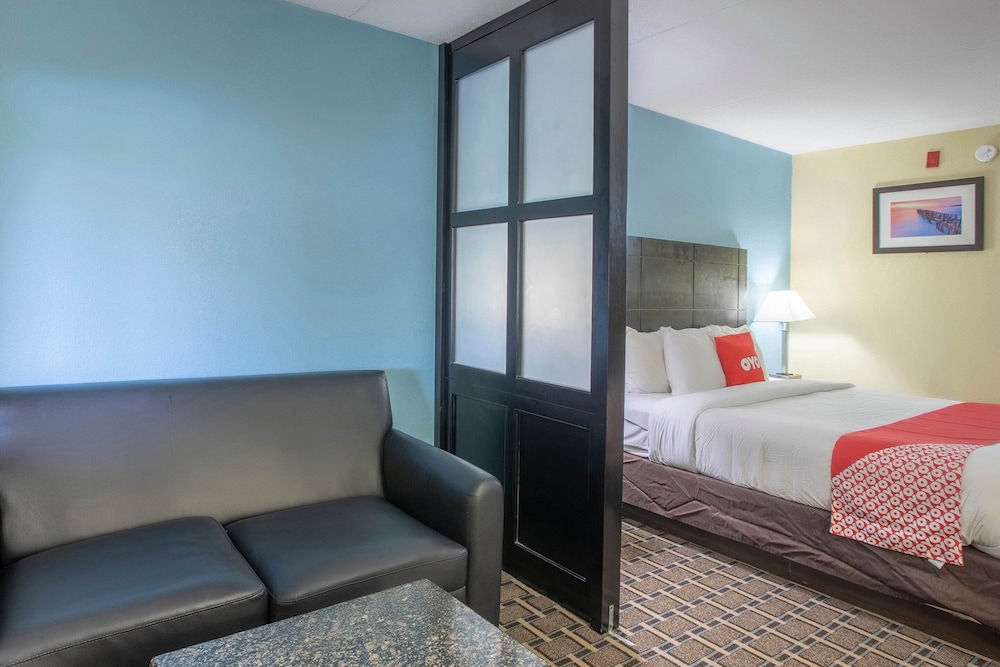 OYO Hotel Knoxville TN Cedar Bluff I 40 - photo 11