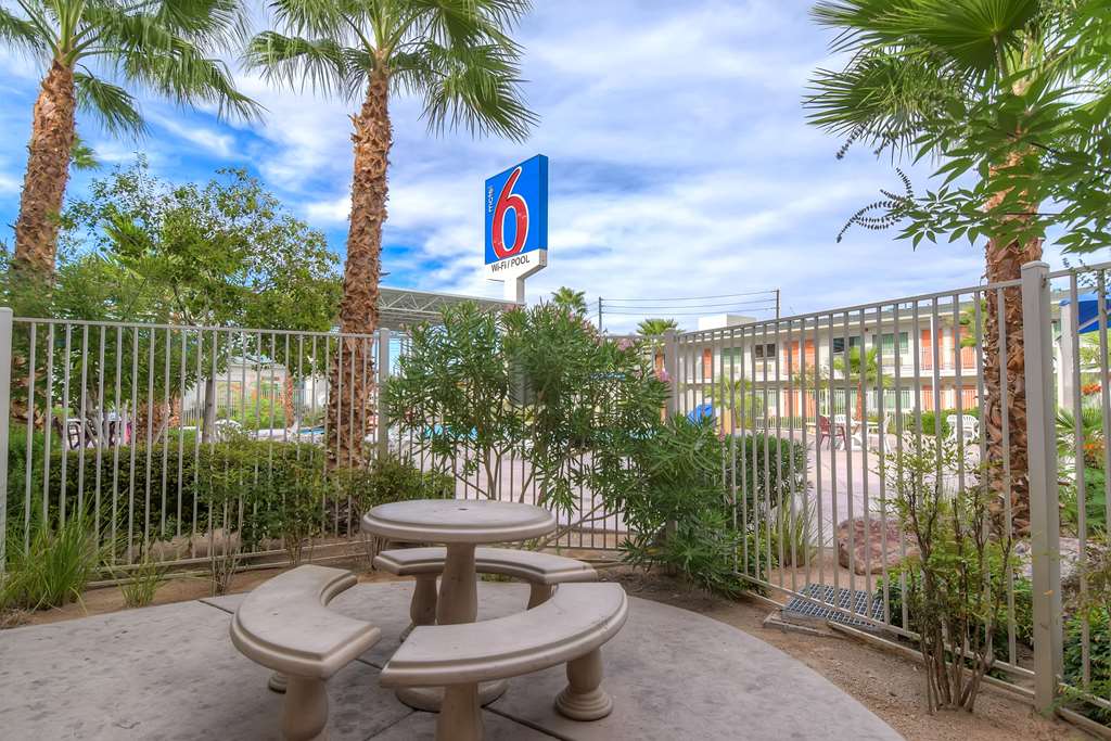 Motel 6 Las Vegas NV Tropicana - photo 2