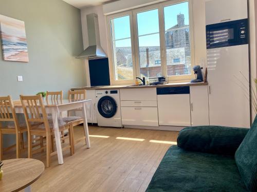 L’éclat à trois pas de la mer in Ault, France