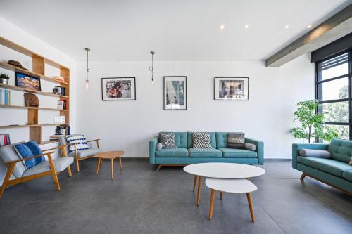 Designer 2BR in Rembrandt street by HolyGuest — 4-Star Luxury Hotel in Tel Aviv, Israel