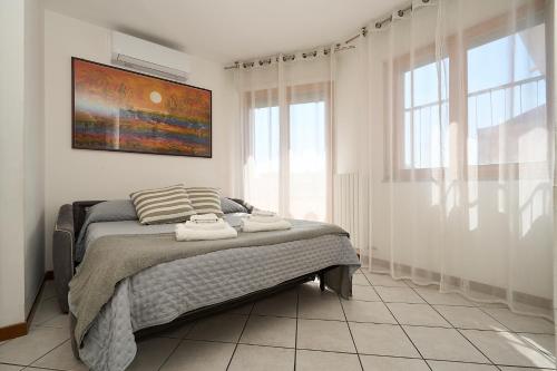 Luminosa 5 Stars With Balcony Wifi Netflix 15 Minutes From Duomo — 4-Star Luxury Hotel in Milan, Italy