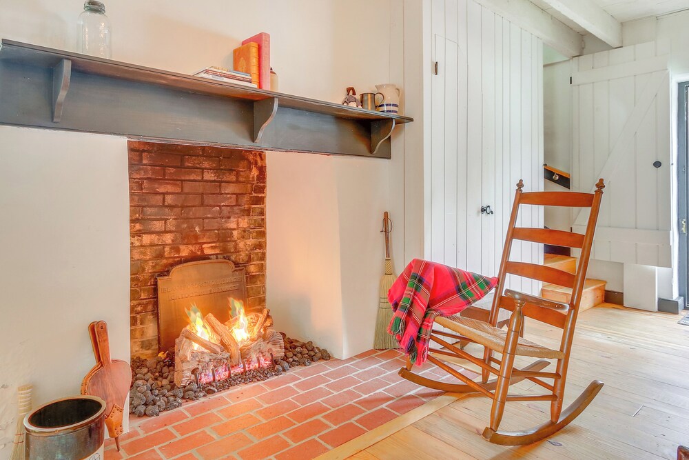 Historical Thurmont Escape with Furnished Deck — hotel in Thurmont