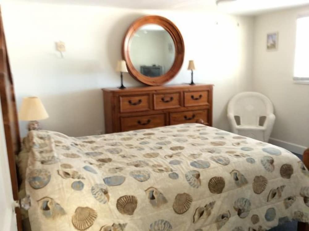 Red Coconut RV Park - photo 2