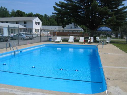 Knotty Pine Motel - photo 4