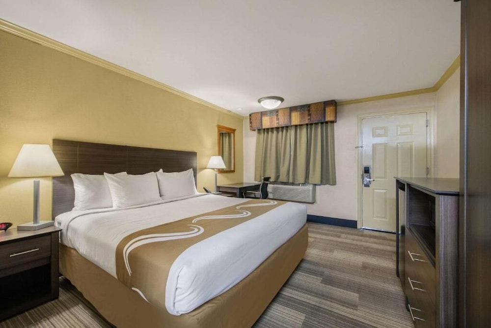 Hibiscus Inn & Suites - photo 16
