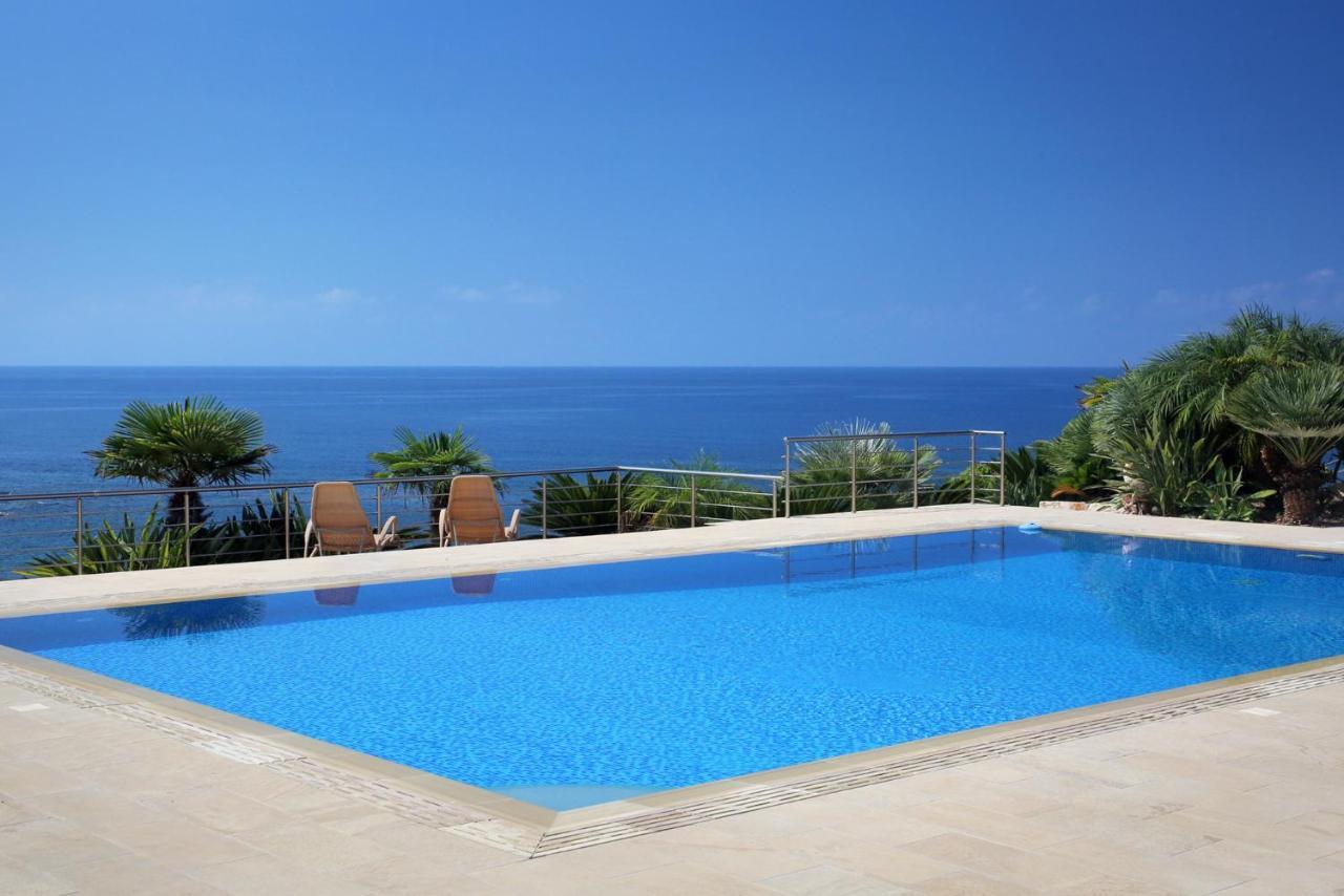 Seafront 5 Bedroom Villa Paradise in Sea Caves