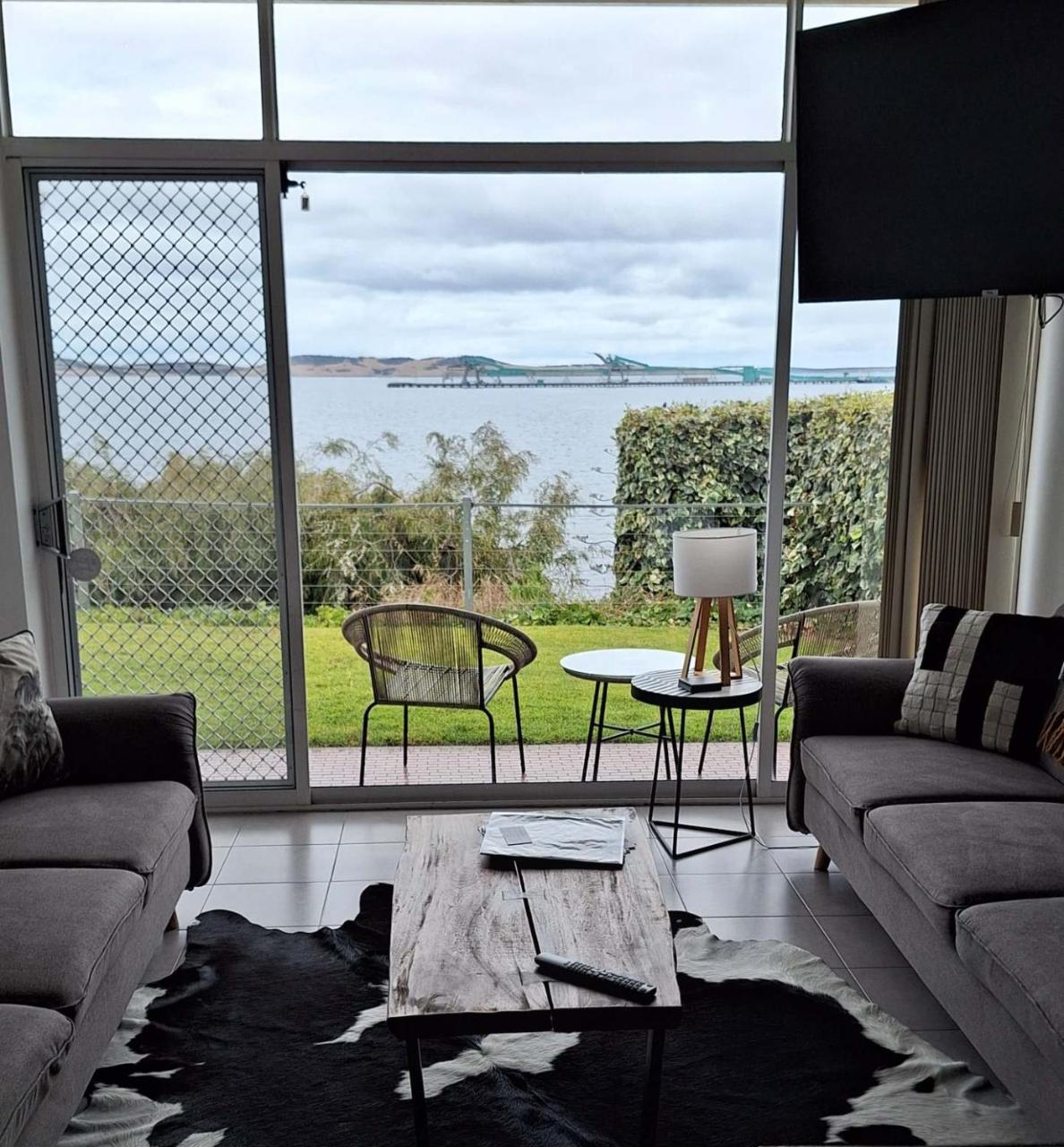 On The Waters Edge — 4-Star Luxury Hotel in Port Lincoln, Australia