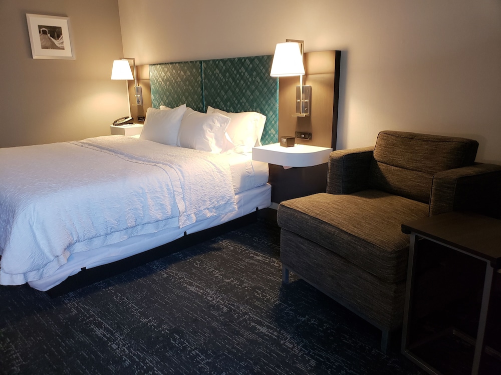 Hampton Inn & Suites Newtown - photo 47