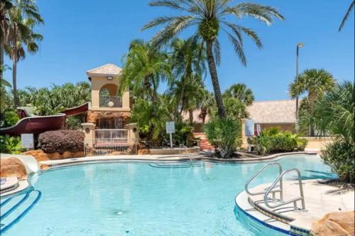 Anna s Regal Townhome: Comfort & Style Await — 4-Star Luxury Hotel in Davenport, United States