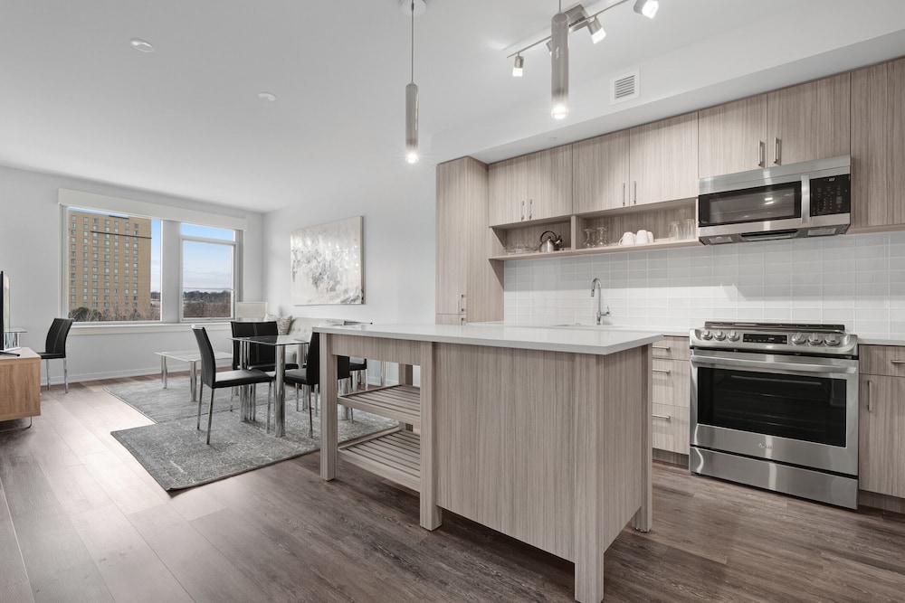 Global Luxury Suites Crystal City - photo 60