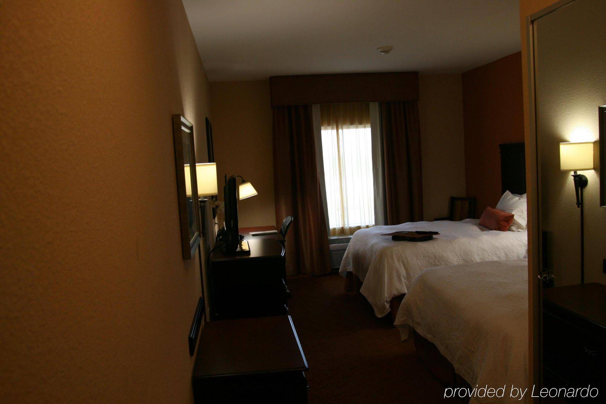 Durant Inn & Suites - photo 11
