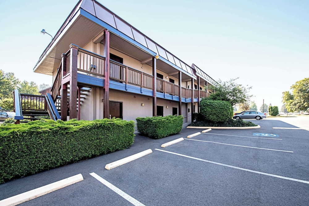 Rodeway Inn Enumclaw Mount RainierCrystal Mountain - photo 26
