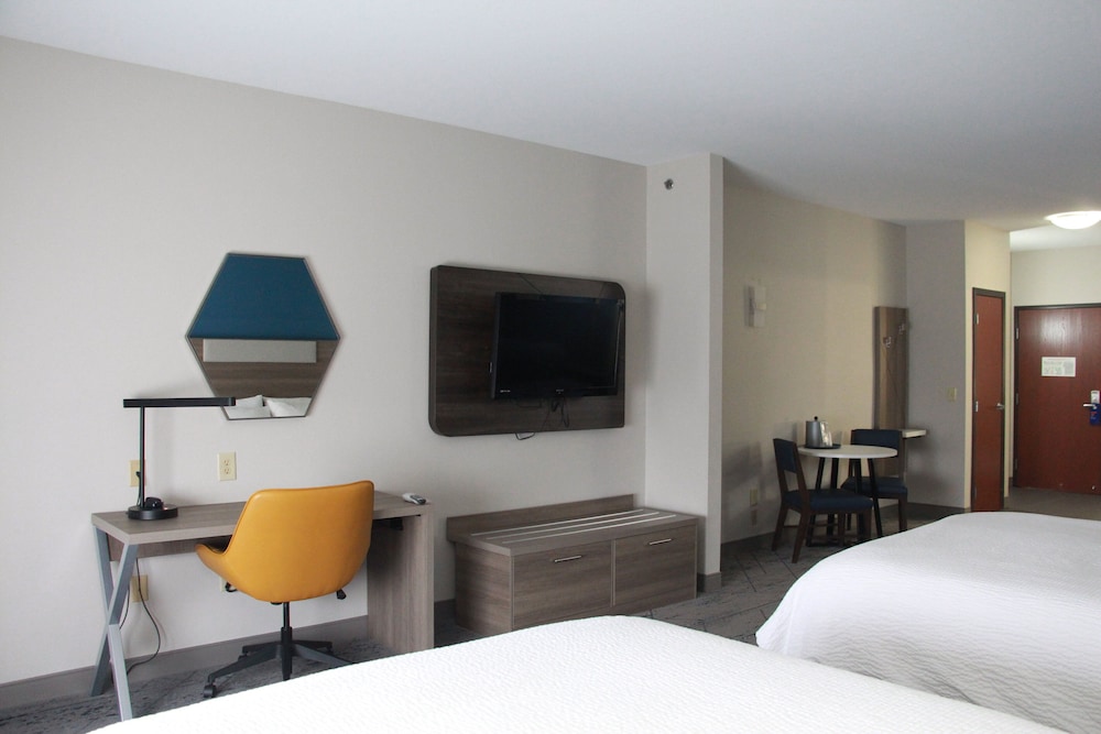 Holiday Inn Express and Suites Wytheville by IHG - photo 7