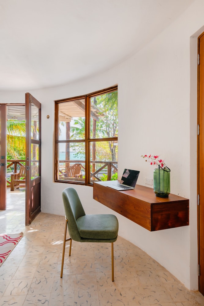 Azulea Bacalar Hotel & Spa Lagoon Front