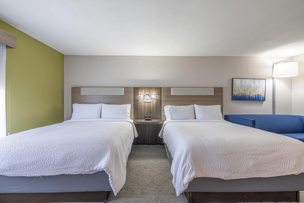 Holiday Inn Express & Suites College Station by IHG - photo 12