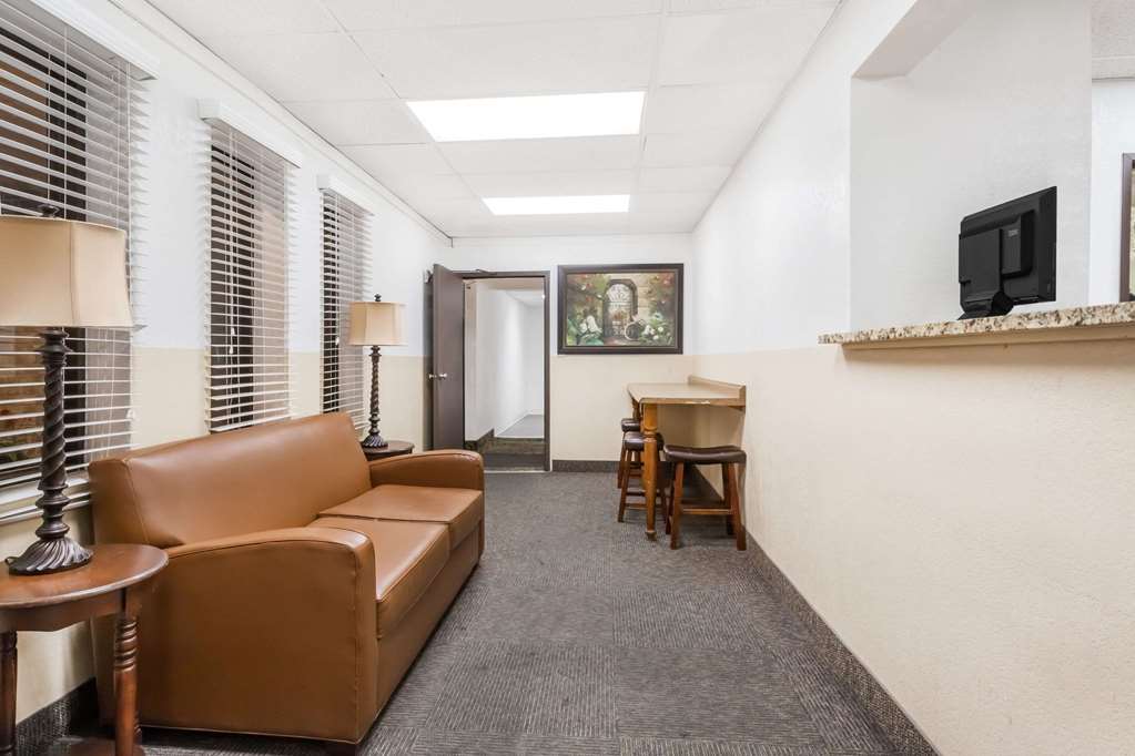 Super 8 by Wyndham Montgomery Maybrook - photo 3