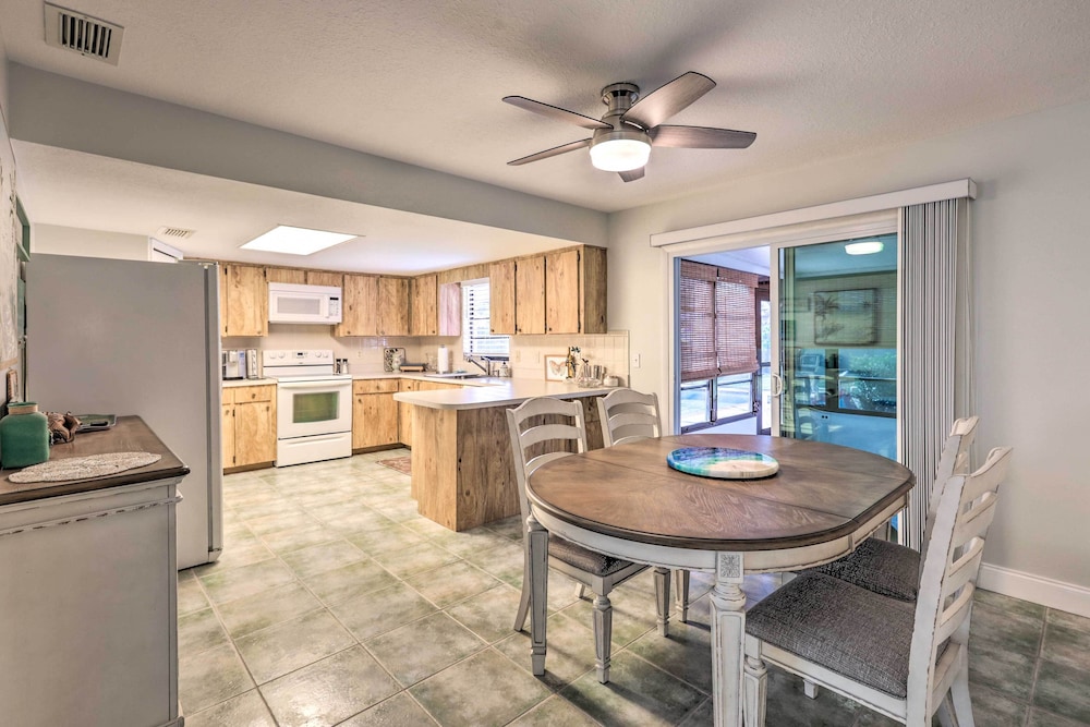 Outdoor Retreat in Edgewater with Private Pool in Edgewater, United States