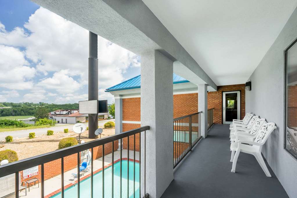 Super 8 by Wyndham Dandridge - photo 14