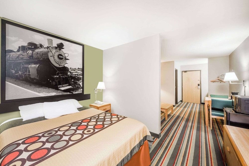 Super 8 by Wyndham Chanute - photo 8