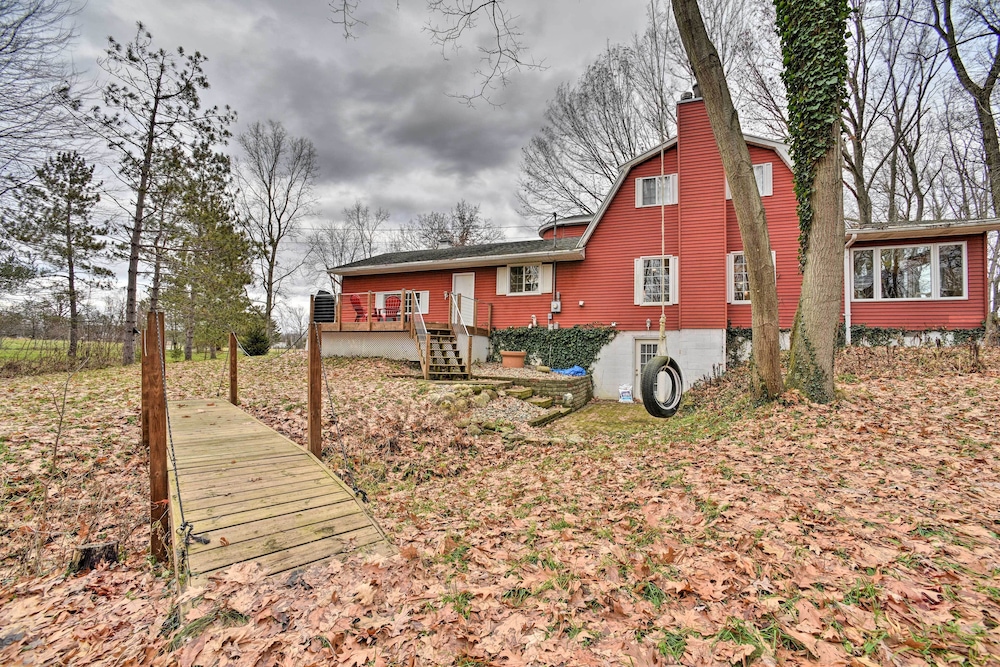 Home on 10 Acres Perfect for MSU Football Weekend — 4-Star Luxury Hotel in Haslett, United States