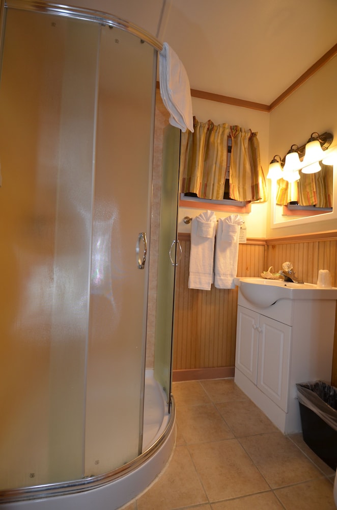 Williamstown Motel - photo 35