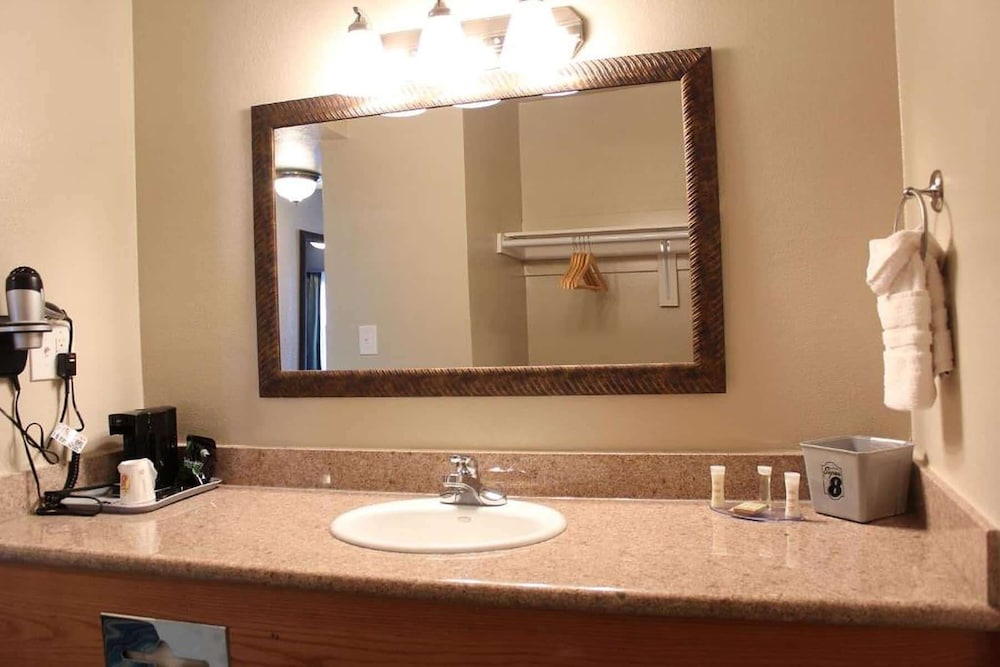 The Prime Suites Vallejo Napa Valley - photo 25