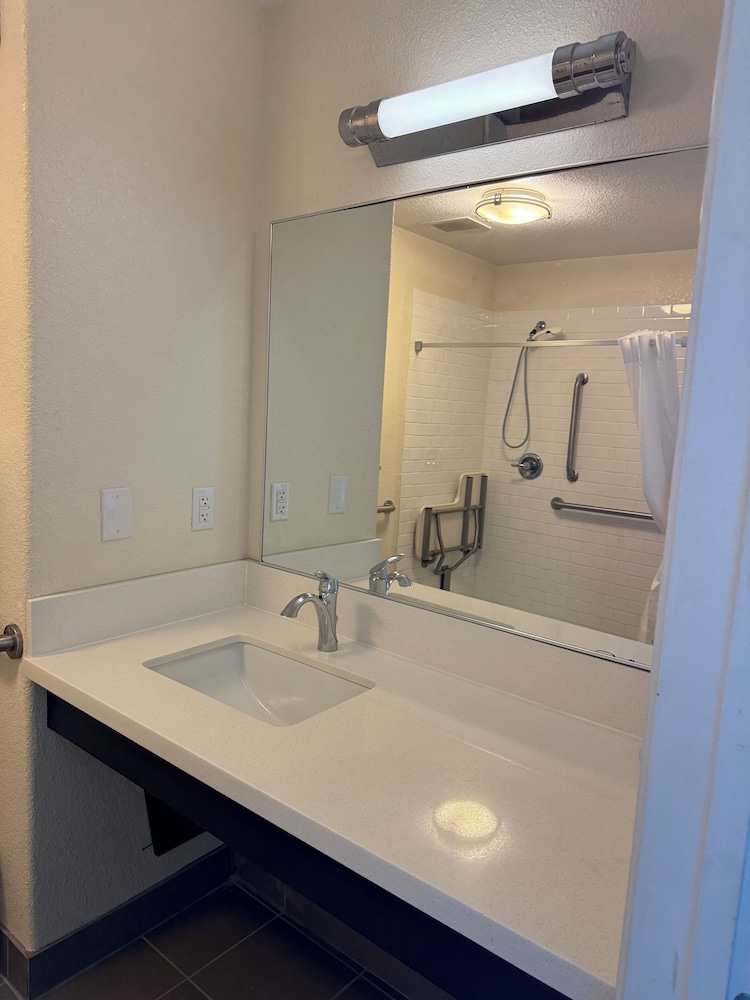Candlewood Suites Cotulla by IHG - photo 13