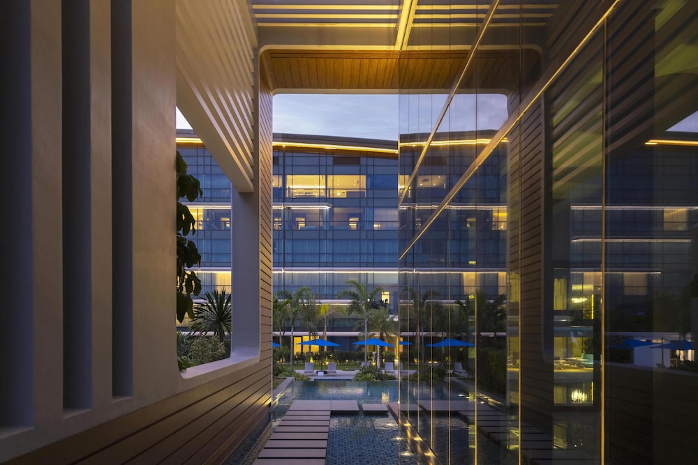 Dusit Thani Laguna Singapore — 5-Star Luxury Hotel in Singapore, Singapore