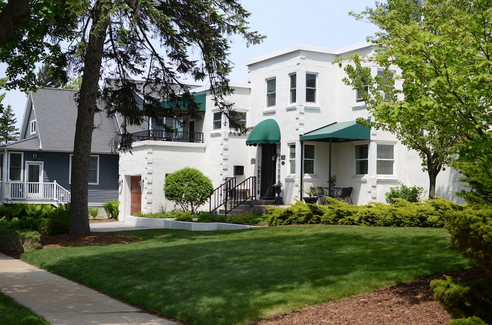 Ludington Blue Spruce Inn - photo 37