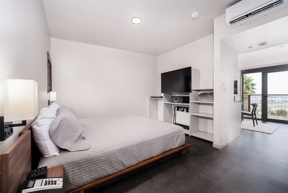City24 Hotel Little Italy Mission Hills - photo 8