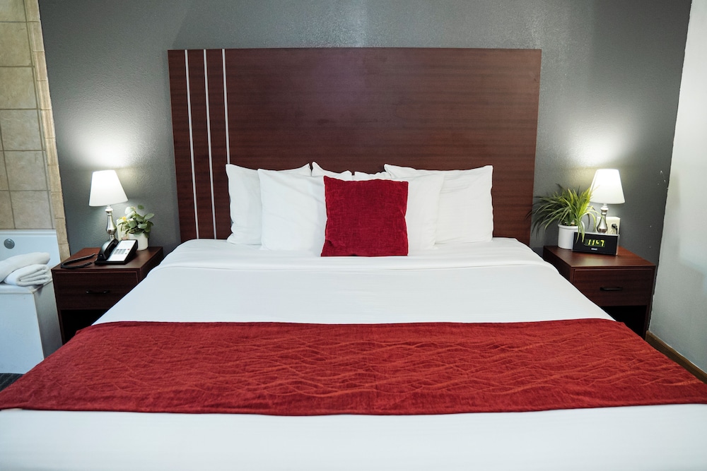 Victorian Inn & Suites - photo 21