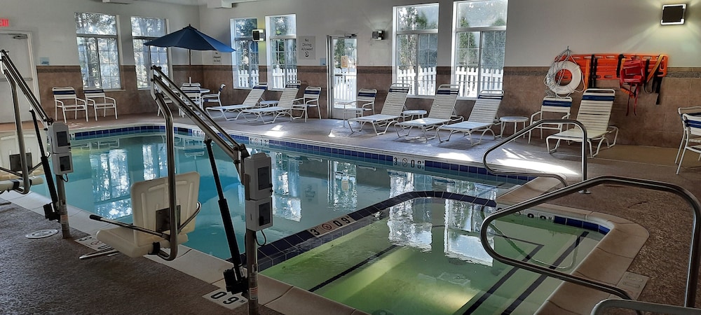 Holiday Inn Express & Suites New Buffalo by IHG - photo 22