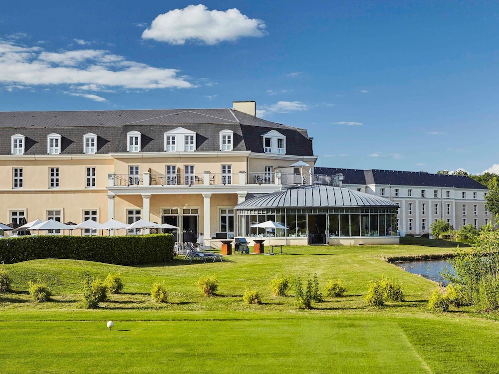 Mercure Chantilly Resort & Conventions — 4-Star Luxury Hotel in Vineuil-Saint-Firmin, France