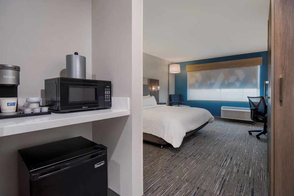 Holiday Inn Express & Suites Muskegon Grand Haven an IHG Hotel - photo 15