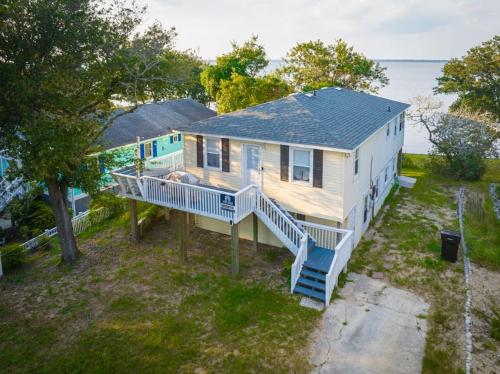 Bayfront Bliss All New for 2025 w Spa & GameRoom in Kill Devil Hills, United States