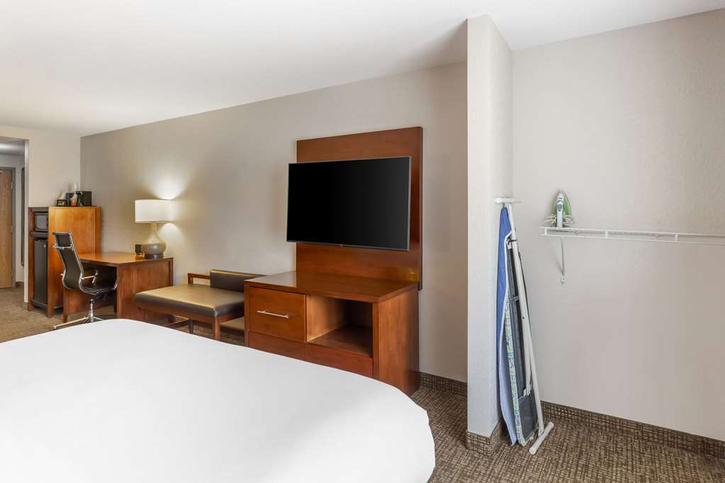 Comfort Suites Longmont - photo 10