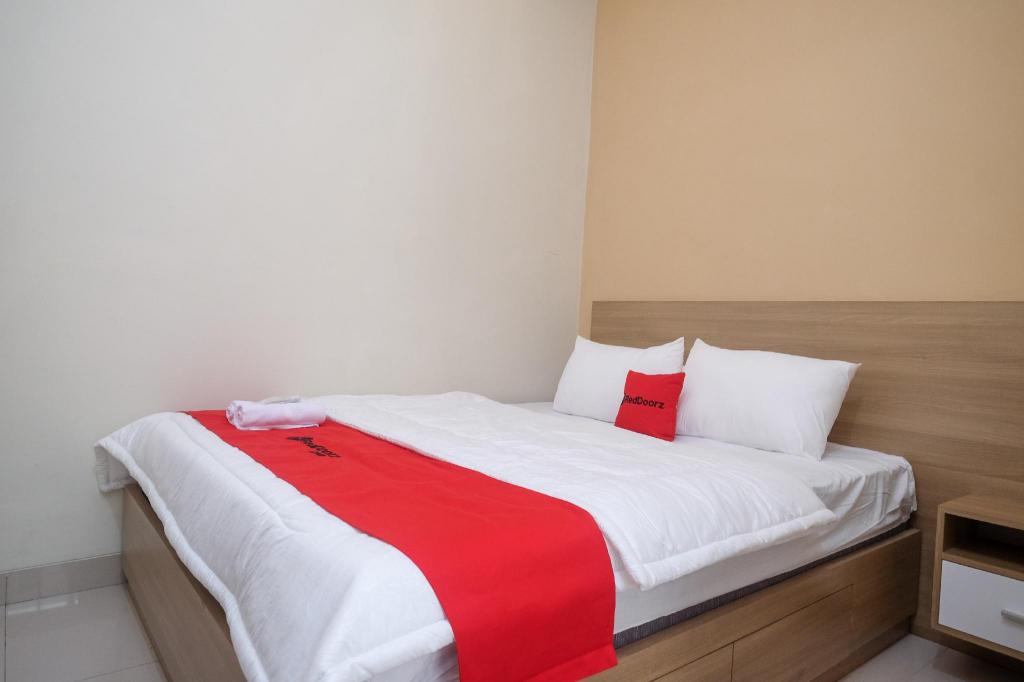 RedDoorz Plus near UMS Solo 2 in Surakarta, Indonesia