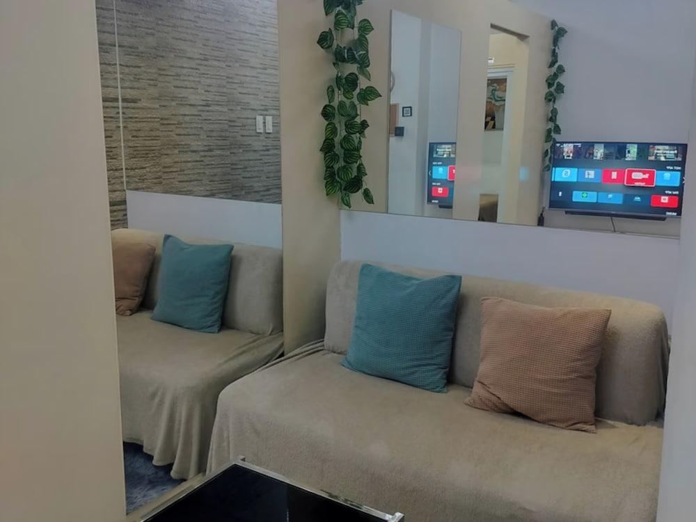 Tum's MPlace Staycation 5th Floor Tower A — 4-Star Luxury Hotel in Manila, Philippines