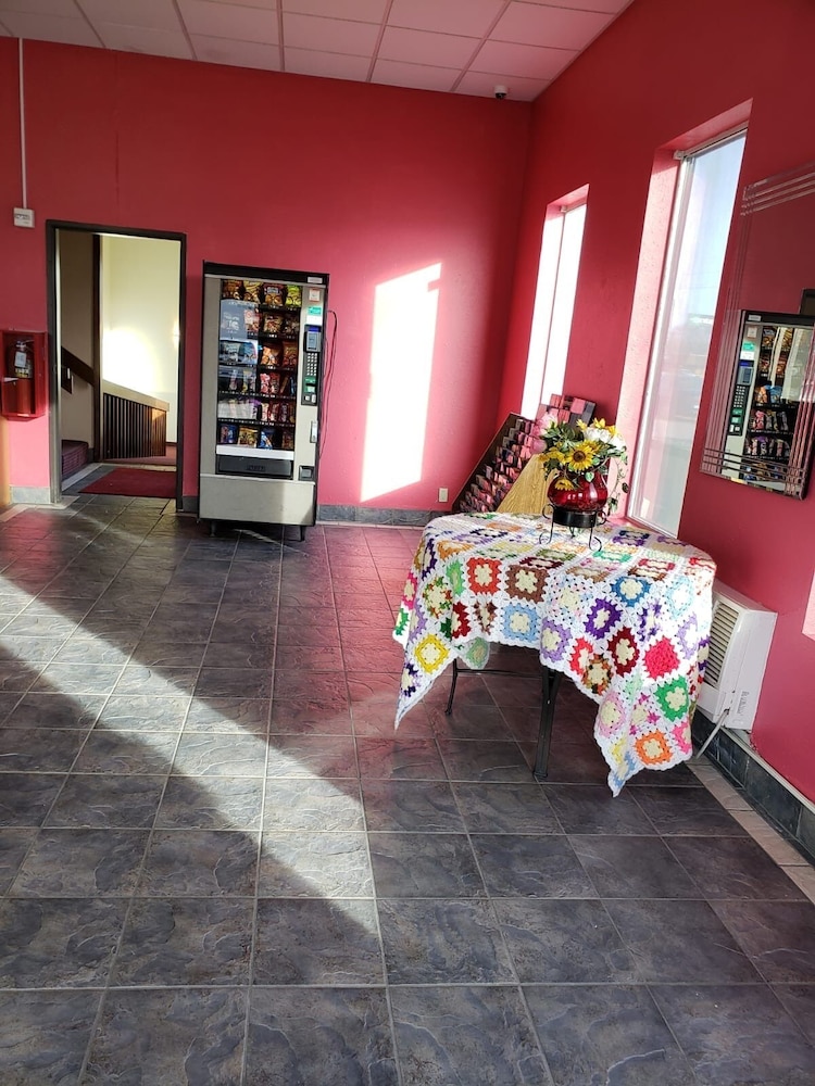 Value Inn & Suites - photo 3