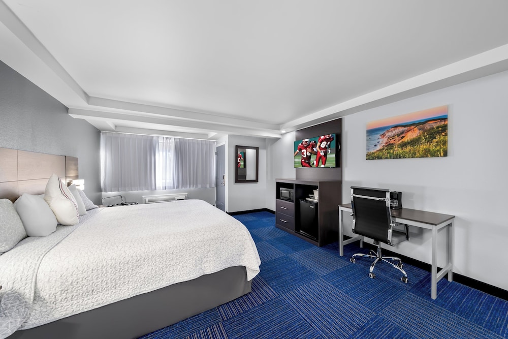Admiralty Inn & Suites a Red Collection Hotel - photo 17