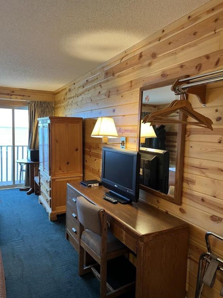 Waterfront Inn Mackinaw City - photo 8