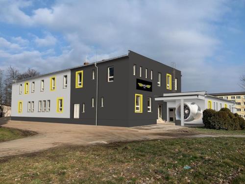 Hotel Hangar — hotel in Krmelin